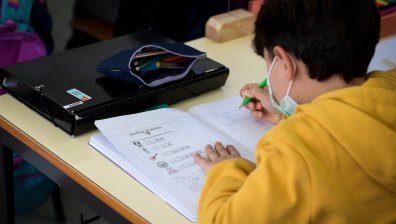 Отварят музеите, средните училища и терасите на кафенетата в Португалия