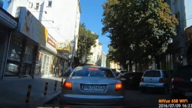 Стрелба в Пловдив! Изнервен шофьор си разчиства пътя с пистолет
