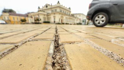 Пак проблеми с пренаредените жълти павета в центъра на столицата