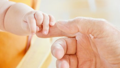 Бебе с ДНК от трима родители проплака във Великобритания след специално инвитро