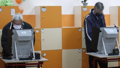 "Галъп": Избирателната активност към 17:00 на двата вида избори е около 30%