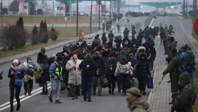 Полша: Беларуските служби стоят зад атаката на бежанците по границата
