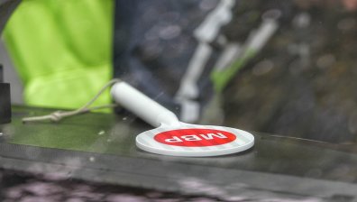 Шофьор помете и уби полицай, докато правел проверка на пътя