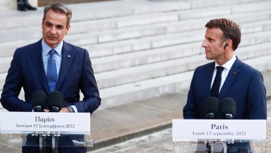 Мицотакис: Ще защитаваме от Турция островите си, Франция ни подкрепя