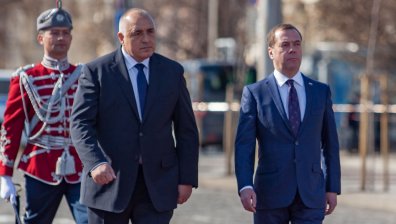 Руският премиер Дмитрий Медведев пристигна на двудневно посещение у нас (обновена)