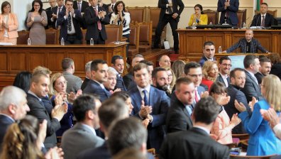 Аплодираха Никола Минчев в началото на пленарното заседание на НС