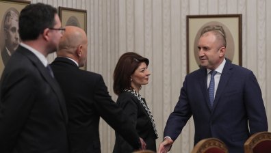 Радев обяви кога връчва мандата на ГЕРБ и се заяде с "Продължаваме промяната" (ОБНОВЕНА)