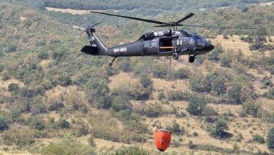 1500 декара гора горят във Врачанско, военен "Кугър" се включи в битката с огъня