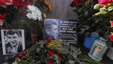Хиляди руснаци почетоха паметта на опозиционера Борис Немцов