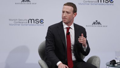 За пръв път в историята си Facebook отчете спад на приходите