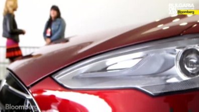 Илон Мъск връчи ключовете на първите пет Tesla с десен волан