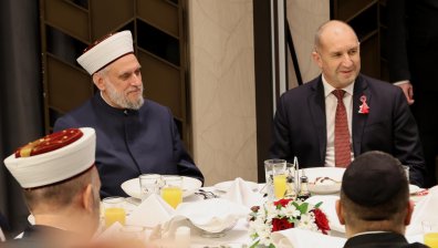 Румен Радев: Месец Рамазан учи на търпение и опрощение (+СНИМКИ)