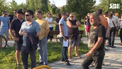 Столичният "Младост" защитава градинка от застрояване с протест