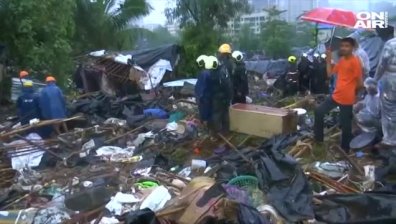 Порои срутиха стена в Мумбай и убиха най-малко 27 души