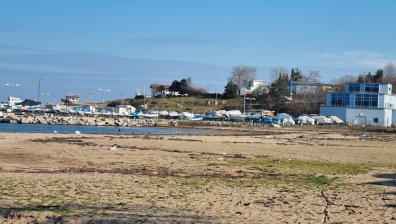 Плажът в Черноморец е в трагично състояние, вместо ивица - блато