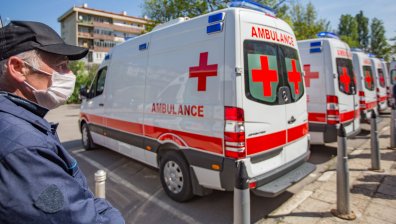 Шофьор с положителна проба за бензодиазепини катастрофира и прати майка си в болница