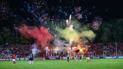 Солени глоби за ЦСКА и "Левски" за заслепяване на съдии с лазер, потрошаване на стадион