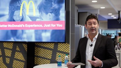 Уволниха директорa на McDonald's - имал връзка със служител