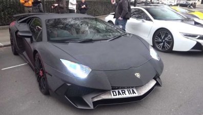Руска дизайнерка показа Lamborghini покрито с кристали Swarowski