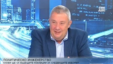 СДС: "Отровното трио" изгони хората от площада