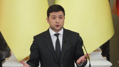Зеленски обяви военно положение в Украйна, хиляди търсят убежище в метростанции