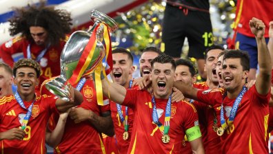 Испания шокира Англия в края за четвърта европейска титла