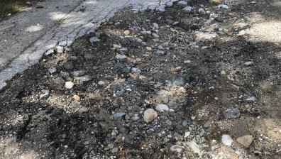 В изключително лошо състояние е пътят Широка лъка - Солища