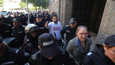 Блокадата пред парламента - лош сигнал за обществото?