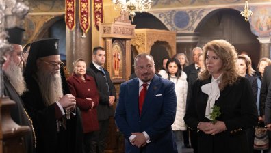 Йотова е в Панагюрище по случай 150 години от Априлското въстание (СНИМКИ)