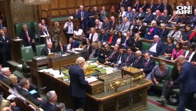 Британският парламент подновява работа 