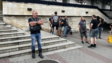 Мотористи на протест: "Гробарите плачат с мен на гроба на брат ми"