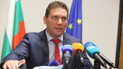 Председателят на КЗП се оплака от политически натиск: Блокират работата ни