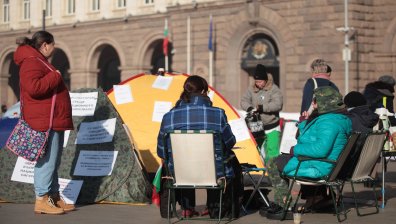 Протестиращи мед. сестри: Искаме реформа, чакаме Борисов да ни приеме