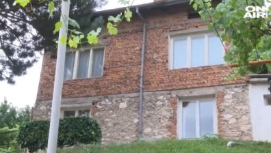 Криминално проявени пребиха жена в Белово за 13 лв. и буркан с орехи