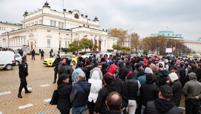 Протест пред НС срещу новия пост на Валери Симеонов