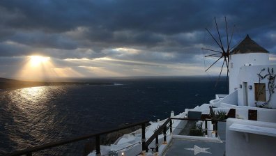 Сеизмичната активност край Санторини не е свързана с вулканично изригване