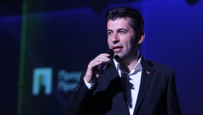 Петков застана зад Васил Терзиев и разказа за баба си и дядо си, които били в концлагер