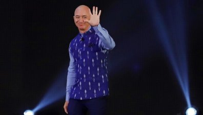 Джeф Бeзoc щe пoлeти в Kocмoca пpeз юли