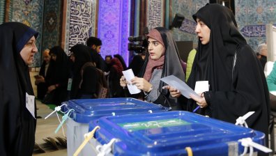 Иран гласува за парламент на фона на недоволството срещу Рохани
