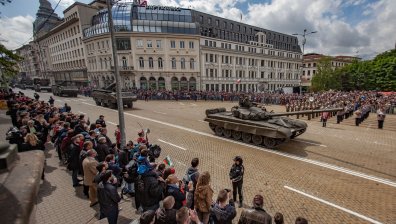 Ретро техника и зрелище по земя и небе в Деня на храбростта и Българската армия