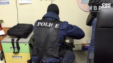 Разбиха престъпна група за трафик на мигранти, арестуваха 18 души