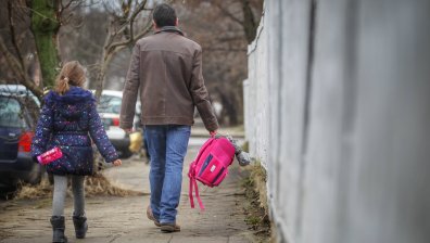 Обратно на училище: Облекчение за родителите, но крие и рискове