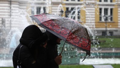 Трябва да вадим чадърите, обявиха жълт код за обилни валежи за вторник