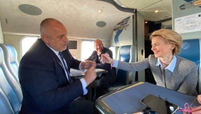 Борисов летя над южната ни граница с Урсула фон дер Лайен и Шарл Мишел