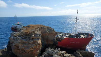 Заклещеният кораб край Камен бряг е замърсил водите на Черно море