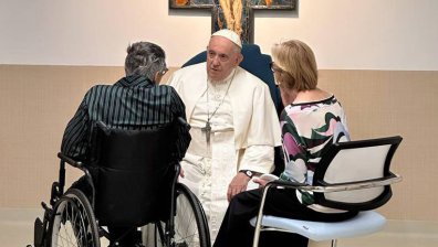 Изписват папа Франциск от болницата след коремна операция