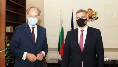 Стефан Янев се срещна с посланиците на Русия и Германия