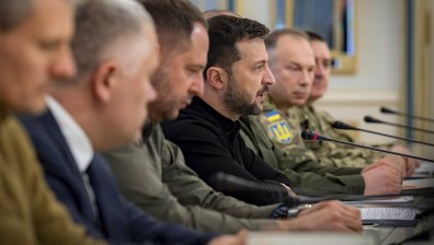 Володимир Зеленски нареди производството на 3000 ракети и 30 000 дрона