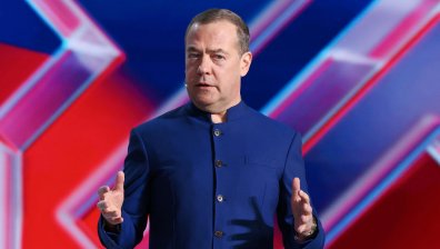 Медведев заплаши дипломатите на ЕС в Киев: "Явно имат излишни хора за съкращаване"