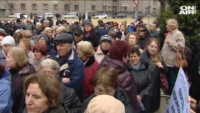 Пенсионери се събраха на протест пред президентството 